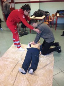 La Croce Rossa di Luino e Valli incontra i liceali, "Un'opportunità per crescere e maturare"