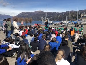 "Friday for the future", centinaia i ragazzi sul lungolago di Luino contro i cambiamenti climatici