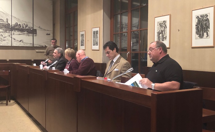 Luino, la minoranza in consiglio rilancia sul futuro dell'ospedale: