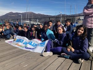 "Friday for the future", centinaia i ragazzi sul lungolago di Luino contro i cambiamenti climatici