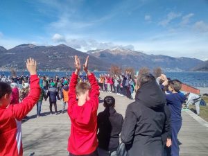 "Friday for the future", centinaia i ragazzi sul lungolago di Luino contro i cambiamenti climatici