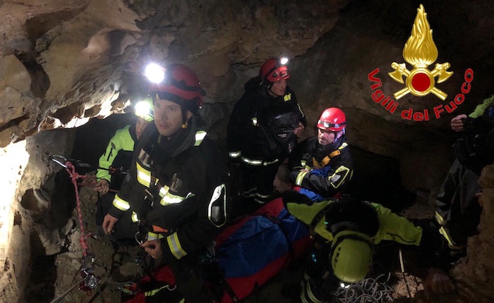 Maxi addestramento per i vigili del fuoco all’interno della grotta Marelli