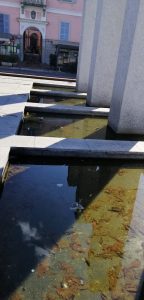 Luino, "Pessimo lo stato delle fontane di Piazza Libertà: acqua putrida e maleodorante"