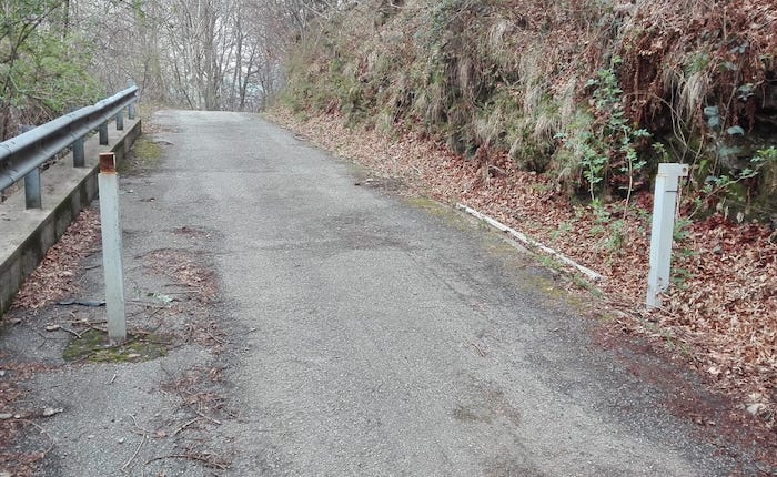 Cremenaga, atti vandalici sulla strada verso Biviglione. 