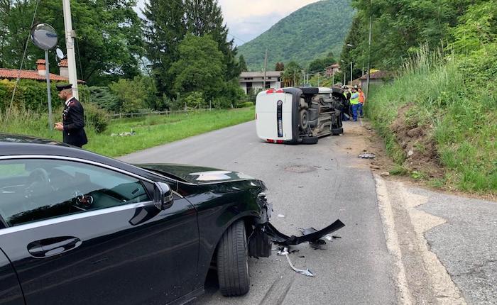Incidente sulla provinciale ad Orino, si ribalta un furgone