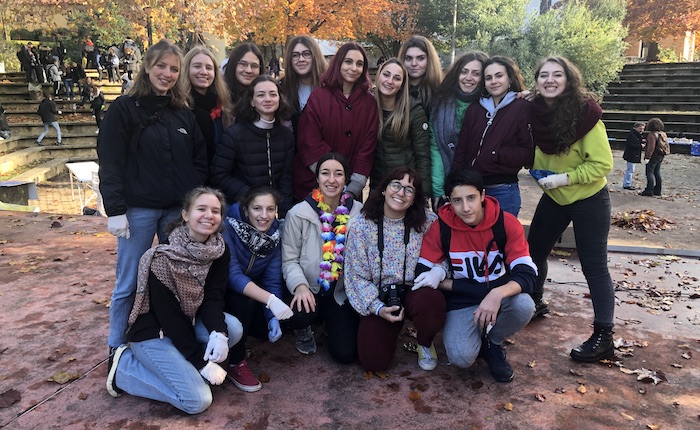 La Luino più bella scende in piazza, centinaia di studenti puliscono Parco Ferrini