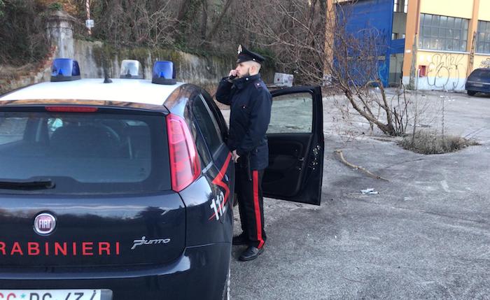 Rave party di Natale in un capannone, identificati 14 giovani dai carabinieri di Cuvio