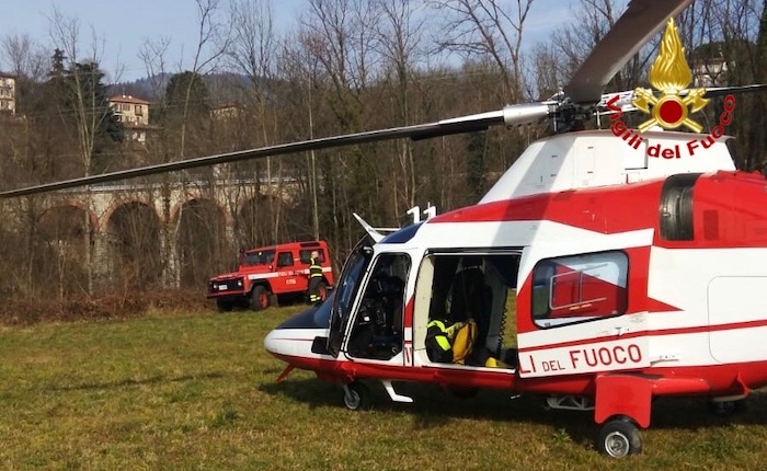 Esce con il cane e non rientra in casa, 78enne trovato in un torrente