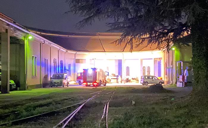 In fiamme un deposito della stazione di Luino, sul posto vigili del fuoco e carabinieri