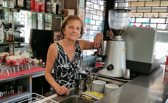 Luino, il Bar Risorgimento chiude i battenti dopo quarant'anni. Il saluto della signora Luciana
