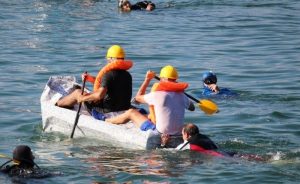 Carton Boat Race: una domenica tra sport, creatività, divertimento e inclusioneCarton Boat Race: una domenica tra sport, creatività, divertimento e inclusione