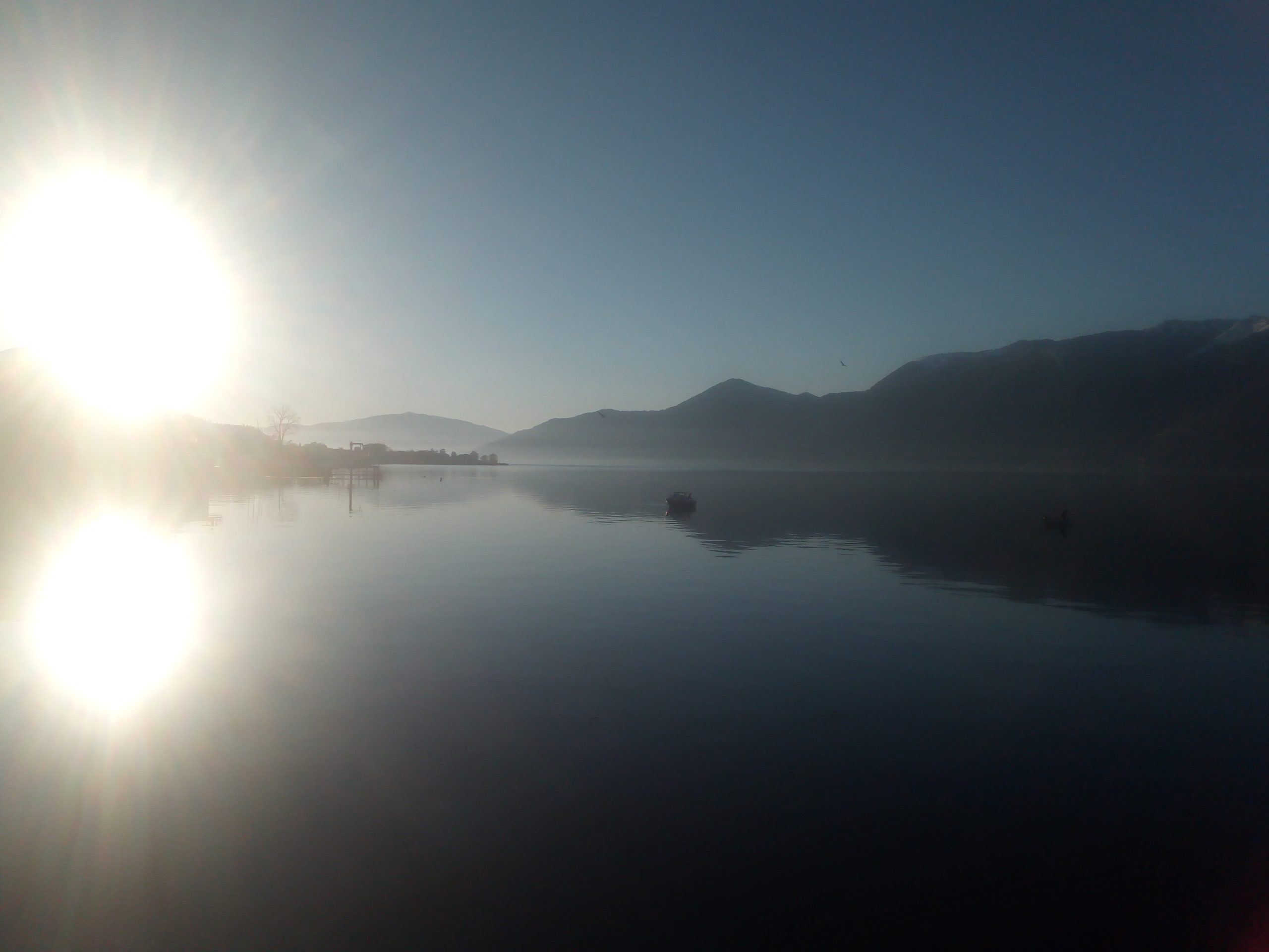 Il sole splende sul lago, la foto è stata scattata da Enrica Spertini a