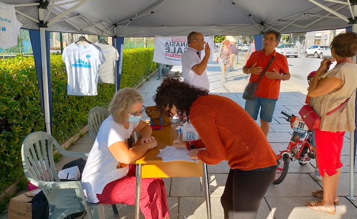Eutanasia legale, da Luino a Ponte Tresa continua a gonfie vele la raccolta firma