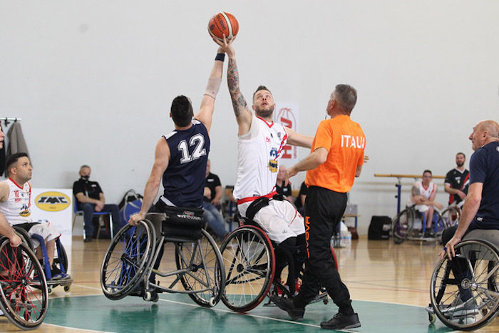 Basket in carrozzina, l'Amca Elevatori Handicap Sport Varese vola in Serie A