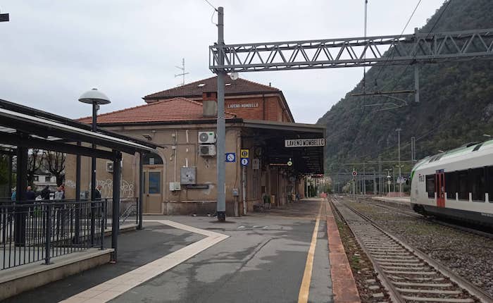 Iniziano i lavori sulla Luino-Gallarate, primi disagi e ritardi: «Nessun bus sostitutivo»