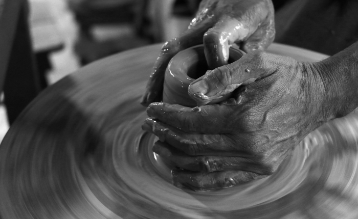 Cunardo celebra la ceramica con Giacomo Mandelli: “Sentieri” e ricordi del passato rivivono