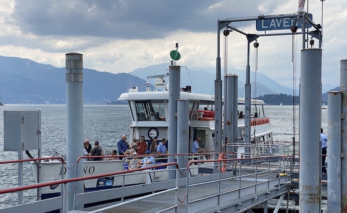 Il suggestivo battello tra Laveno ed Eremo di Santa Caterina, imperdibile per i turisti