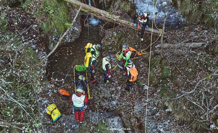 Castelveccana, esercitazione della squadra forra regionale del Soccorso Alpino alla Cascata della Froda
