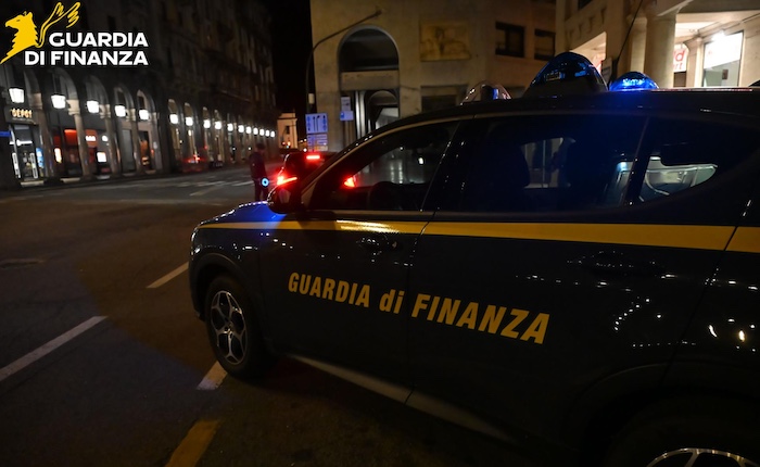 Auto a noleggio sparita da luglio, ritrovata a Brissago Valtravaglia: nei guai due uomini - finanza notte varese