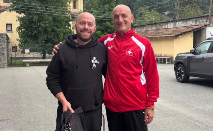 Luino, Max Cocomazzi dona trenta palloni all'oratorio San Luigi