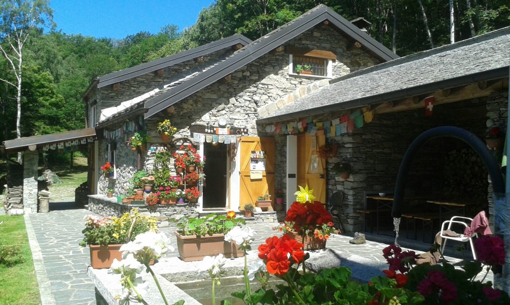 Dumenza, "Ho chiuso il rifugio, senza acqua impossibile lavorare. La politica intervenga, basta chiacchiere"