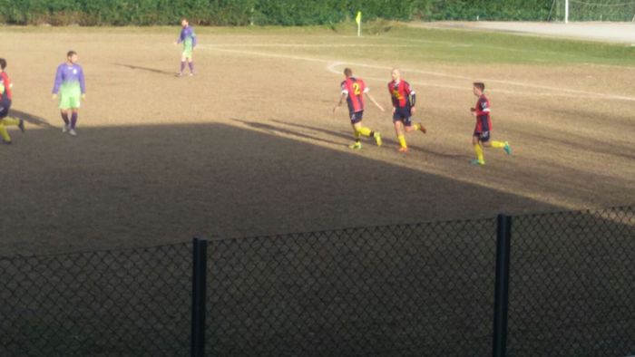 Un doppio Raiser illude, ma il Luino-Maccagno in 9 si fa rimontare: a Mozzate finisce 3-2