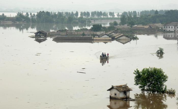 Corea del Nord, 133 morti per il maltempo