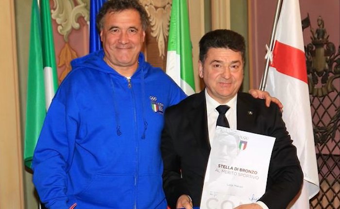 Stella di bronzo al merito sportivo per il presidente della Canottieri Luino Luigi Manzo (Foto © C. Cecchin – www.fotoline.org)