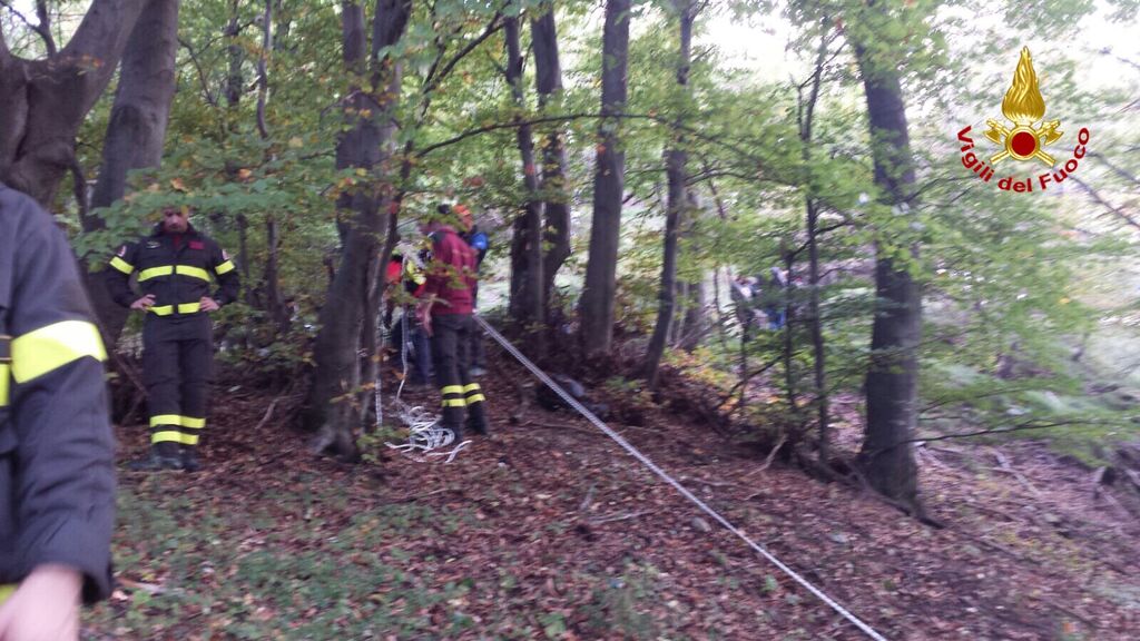 Cittiglio: cade in una scarpata per 20 metri, 57enne perde la vita