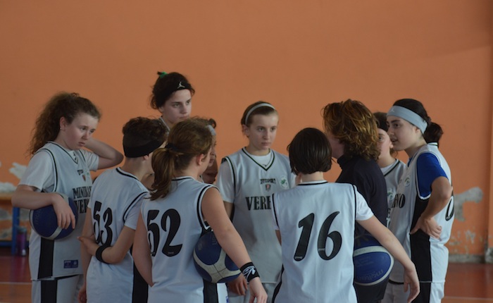 Luino, al via la fase regionale: grande vittoria per l'Under 13 Pink Basket Verbano su Villa Guardia