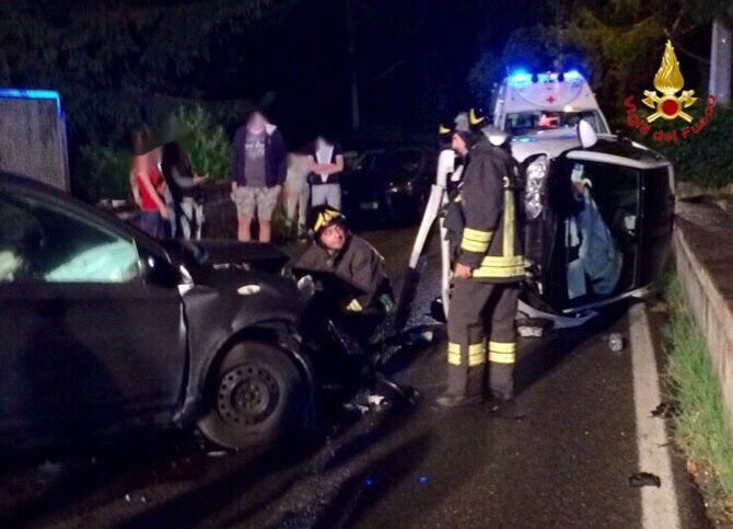 Castelveccana, incidente frontale tra due auto. I feriti trasportati in Ospedale