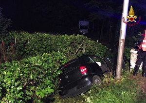 Mesenzana, auto finisce fuori strada sulla provinciale. Tre ragazzi in Ospedale
