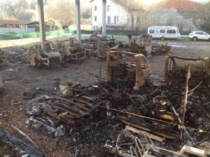 I resti dei camper e delle roulotte presenti nel parcheggio che li ospitava  in zona Paù, a Luino