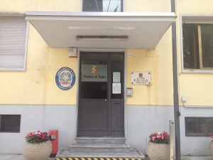 L'entrata del Commissariato della Polizia di Stato di Luino