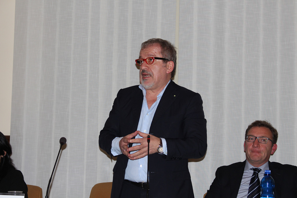 Luino, Maroni: "Senatori lombardi e istituzioni locali insieme per dar voce e dignità ai frontalieri"