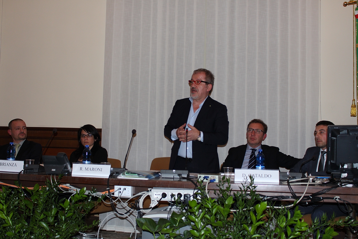 Luino, Maroni: "Senatori lombardi e istituzioni locali insieme per dar voce e dignità ai frontalieri"