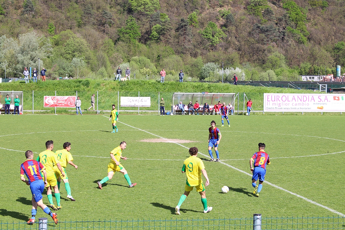 Il Luino-Maccagno pareggia con Caravate, ma vola ai playoff regionali