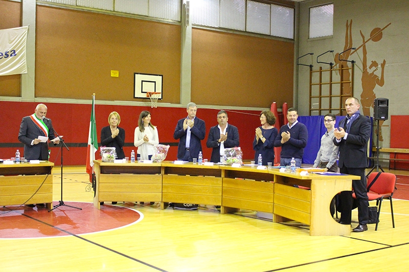 Lavena Ponte Tresa, grande partecipazione dei cittadini al primo consiglio. Ecco la nuova giunta, Roncoroni lascia