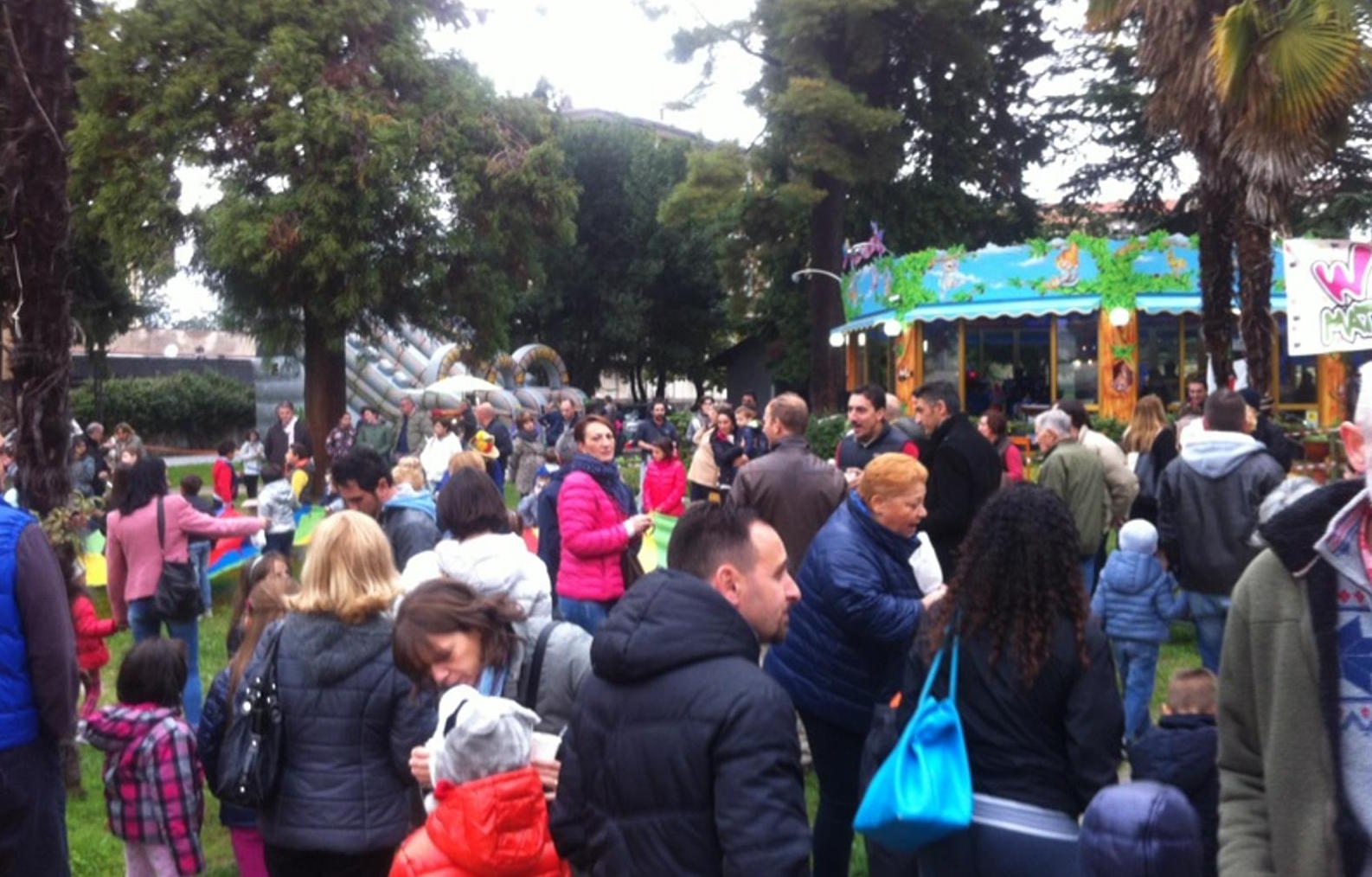 Luino, grande successo per la "Festa delle Bolle di sapone": i ringraziamenti del Comitato dei genitori della Scuola Materna di Creva (Foto © Filippo Montesanti)