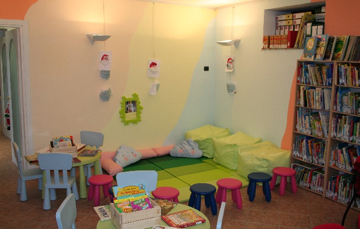 Lavena Ponte Tresa: "Una fiaba sotto l'albero" inaugura il nuovo spazio bimbi in Biblioteca