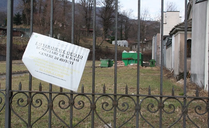 Marchirolo, "Troppi rifiuti nei pressi del cimitero, bisogna intervenire"