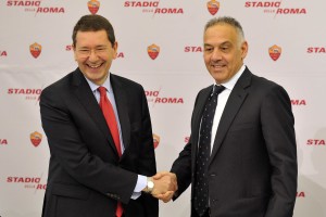 Il presidente della Roma, James Pallotta, insieme al sindaco della capitale, Ignazio Marino (corrieregiallorosso.com)