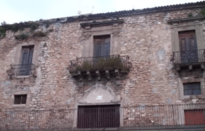 Una casa di Regalbuto (youtube.com)
