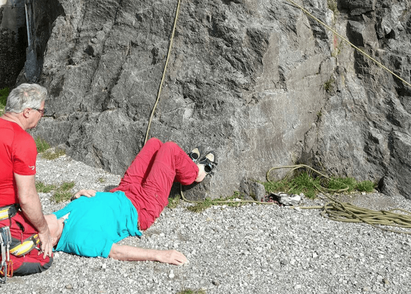 Maccagno, Cinzanino: sessantenne cade da sette metri, interviene il Soccorso Alpino
