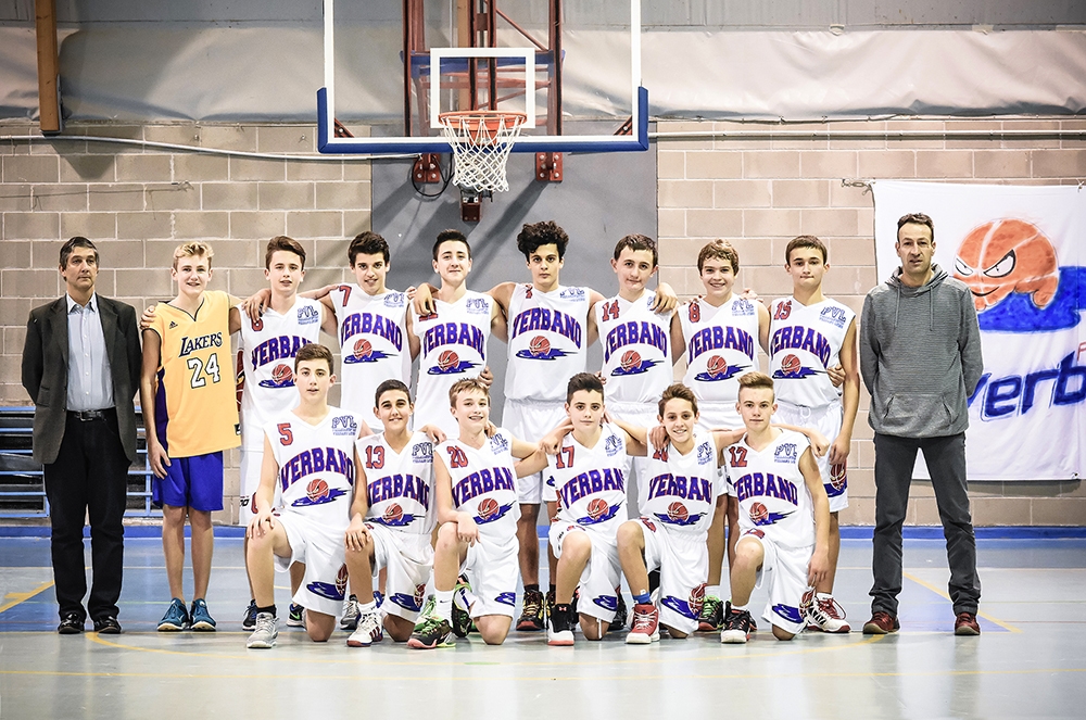 La squadra dell'Under 15 Pallacanestro Verbano Luino