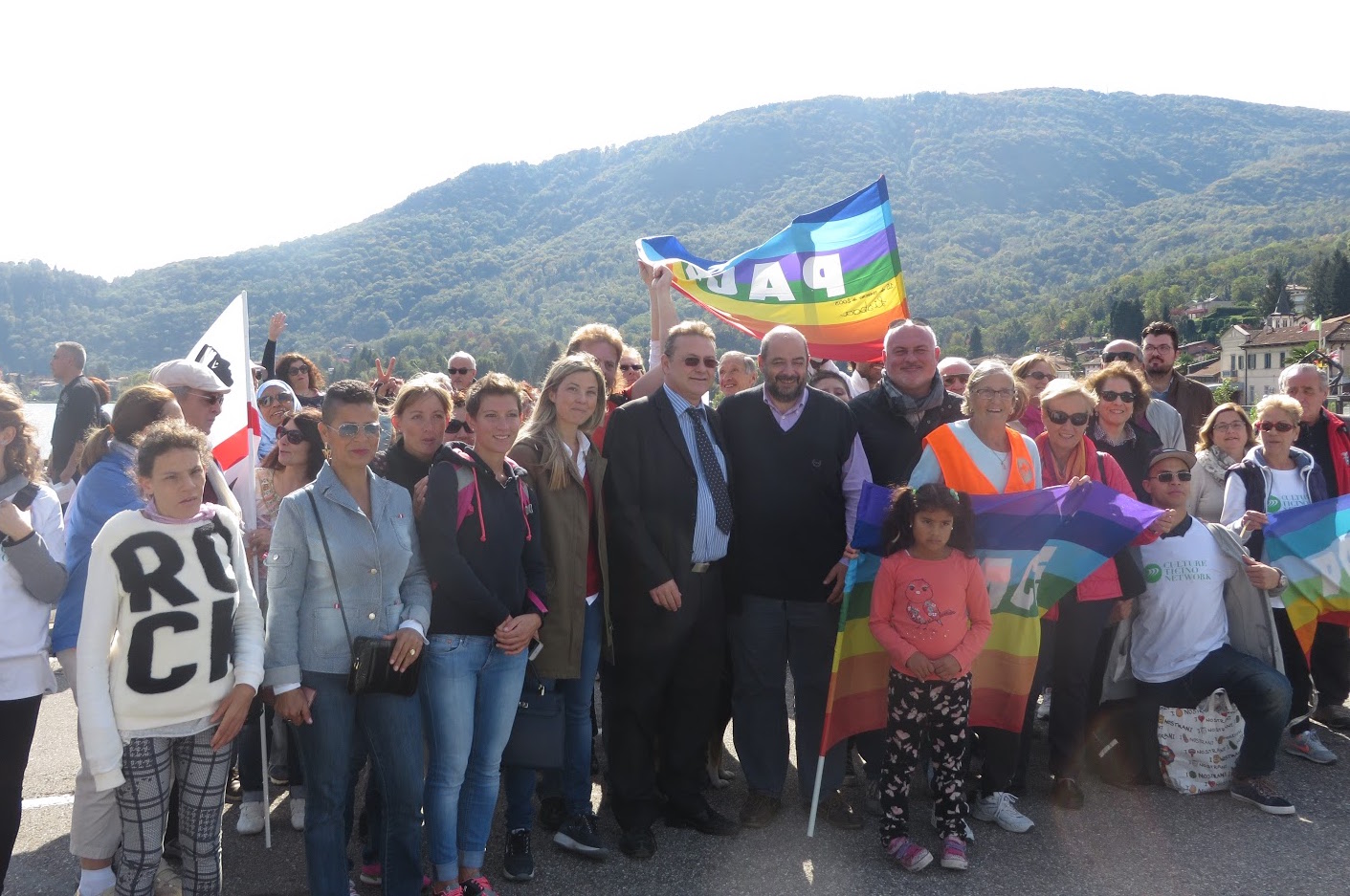 Un grande successo per "In Cammino per la Pace", il ponte di solidarietà tra Italia e Svizzera