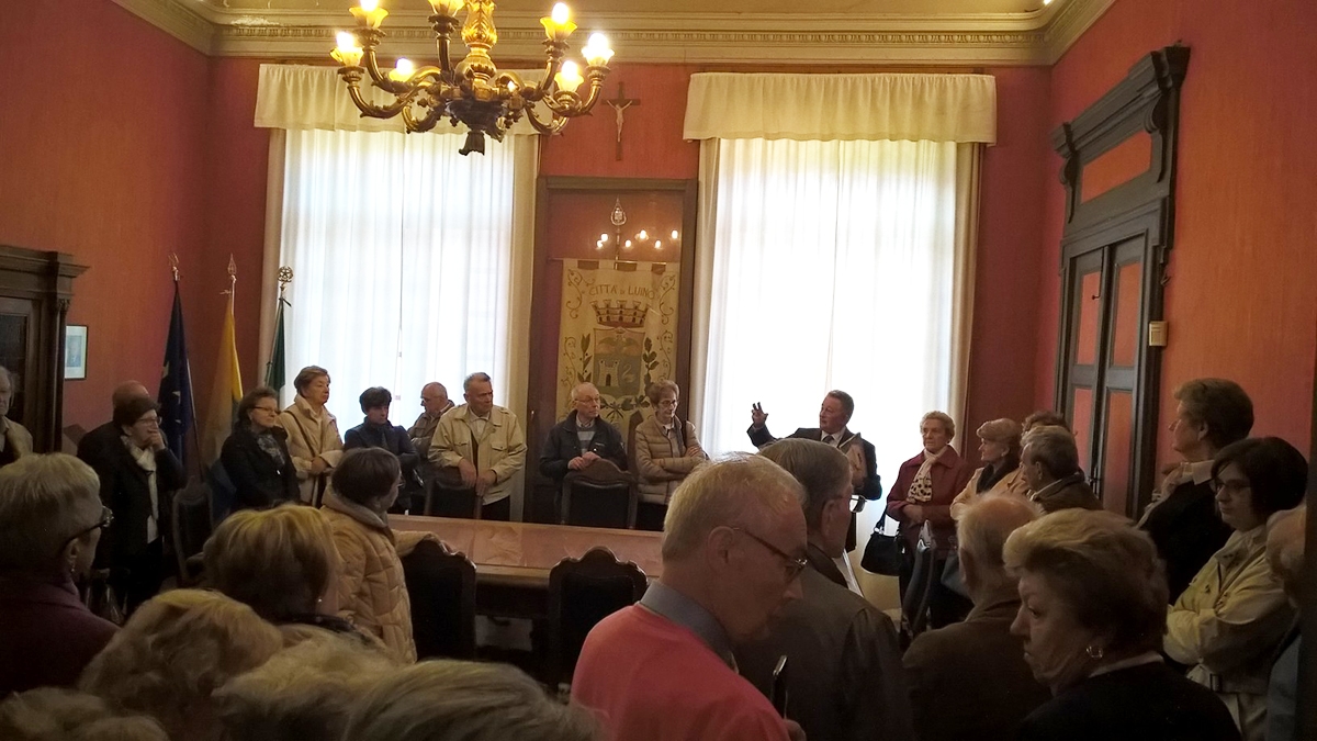 Gli ex parrocchiani di don Sergio in visita a Luino. Castelli: "Ulteriore stimolo per i luinesi"