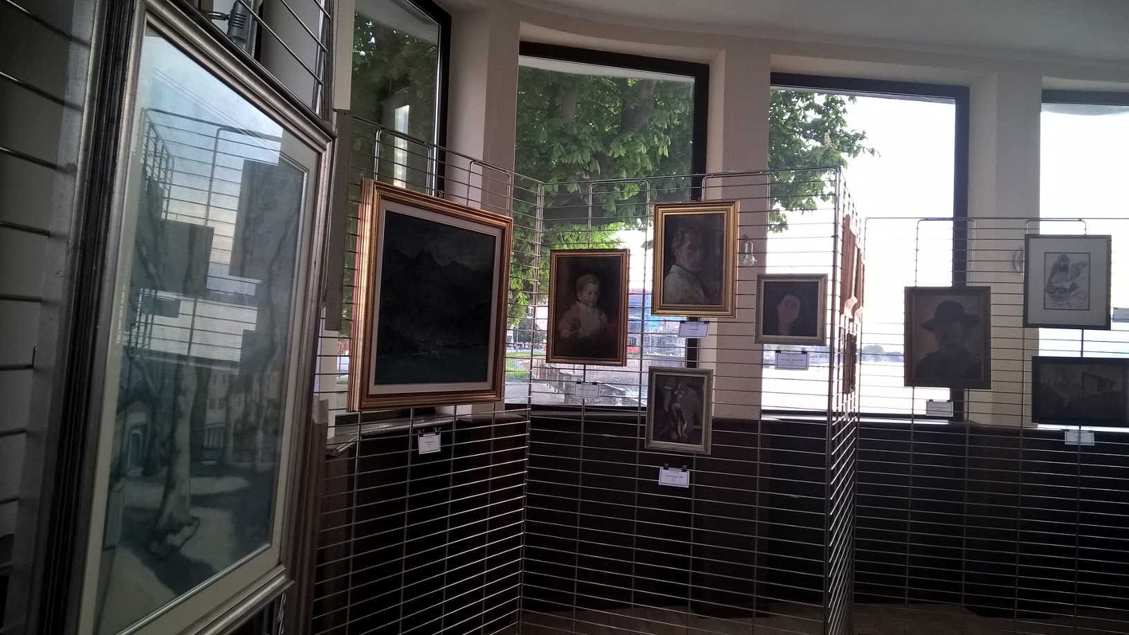 All'Imbarcadero inaugurata la mostra “Luino: Paesaggi e ritratti di una Terra d’Artisti"