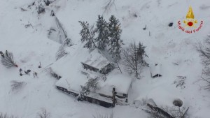 Le operazioni di soccorso dei Vigili del Fuoco verso l'hotel Rigopiano