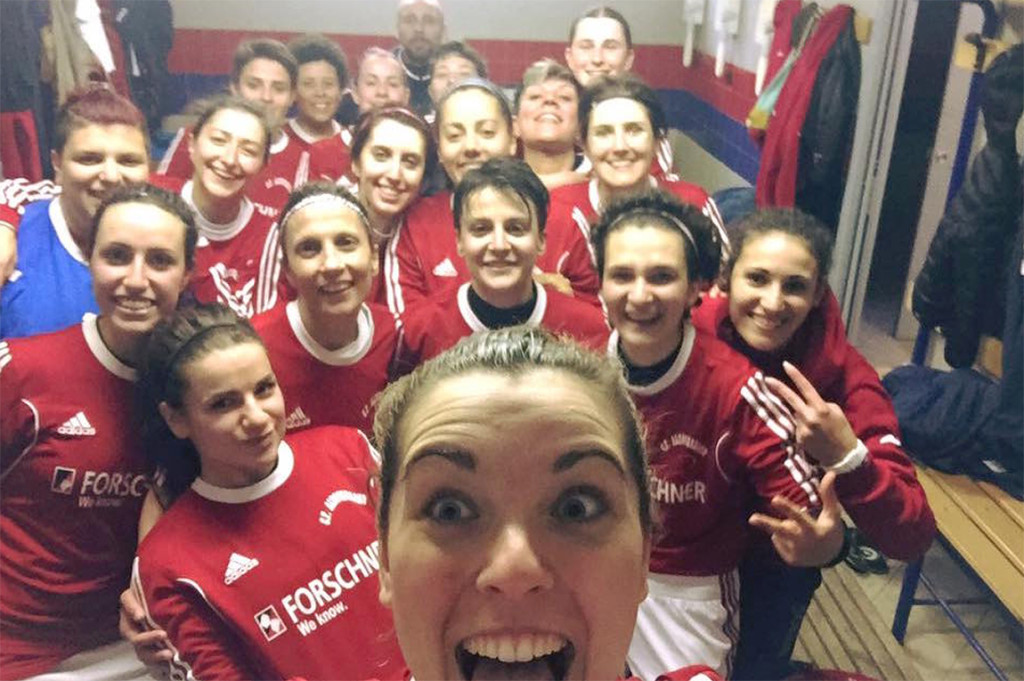Il selfie di gruppo scattato dalle ragazze dell'Alto Verbano dopo la vittoria contro Besana per 6-0